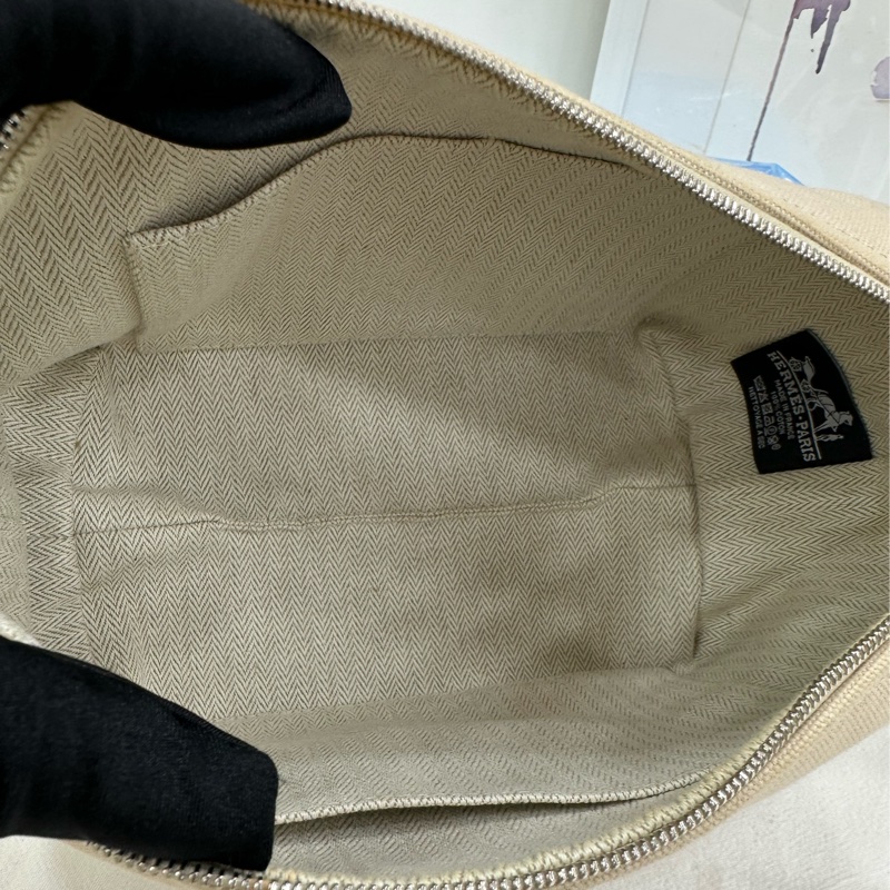 Hermes愛馬仕米白色大號帆布洗簌包飯盒 自己配了肩帶 很好用-8