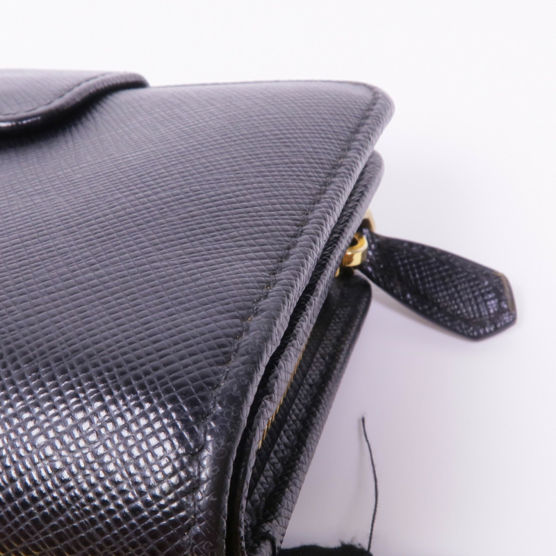 PRADA Saffiano皮革Wallet金扣錢包-16