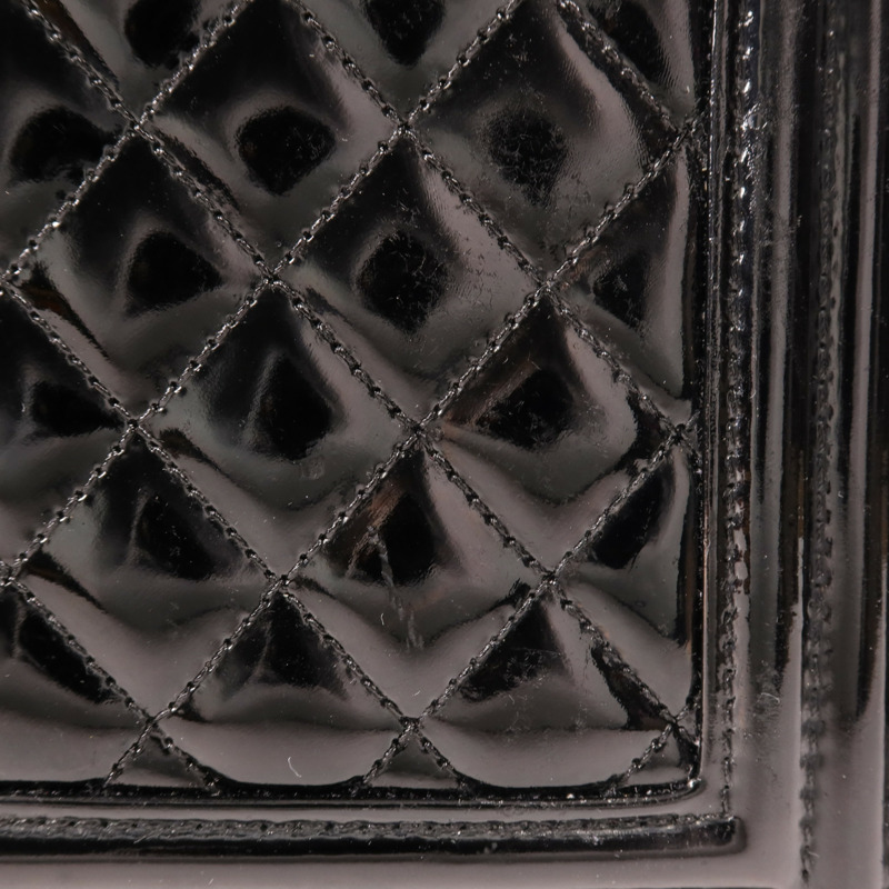 CHANEL 漆皮皮革Boy 28銀扣肩背袋-17