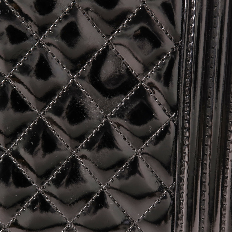 CHANEL 漆皮皮革Boy 28銀扣肩背袋-18