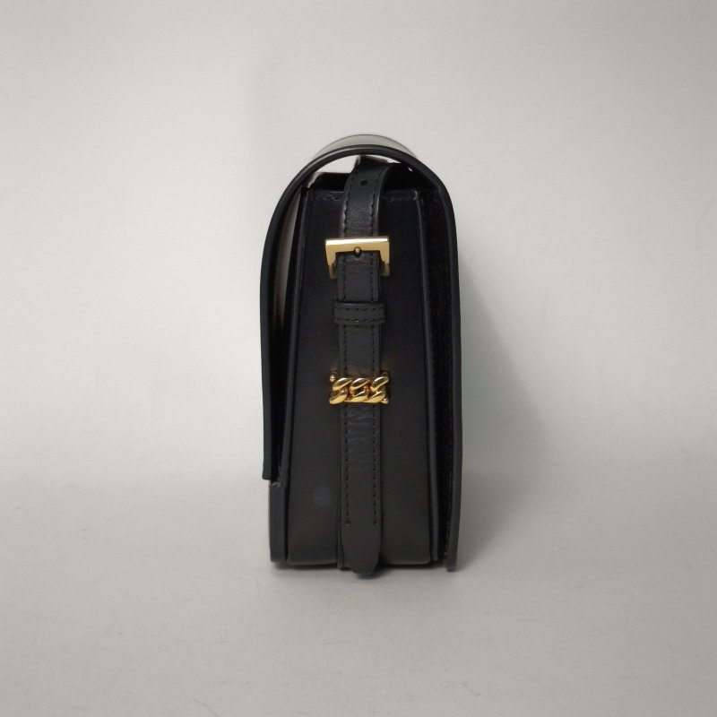 Burberry 黑色牛皮Grace橫板豆腐包20肩背包-1