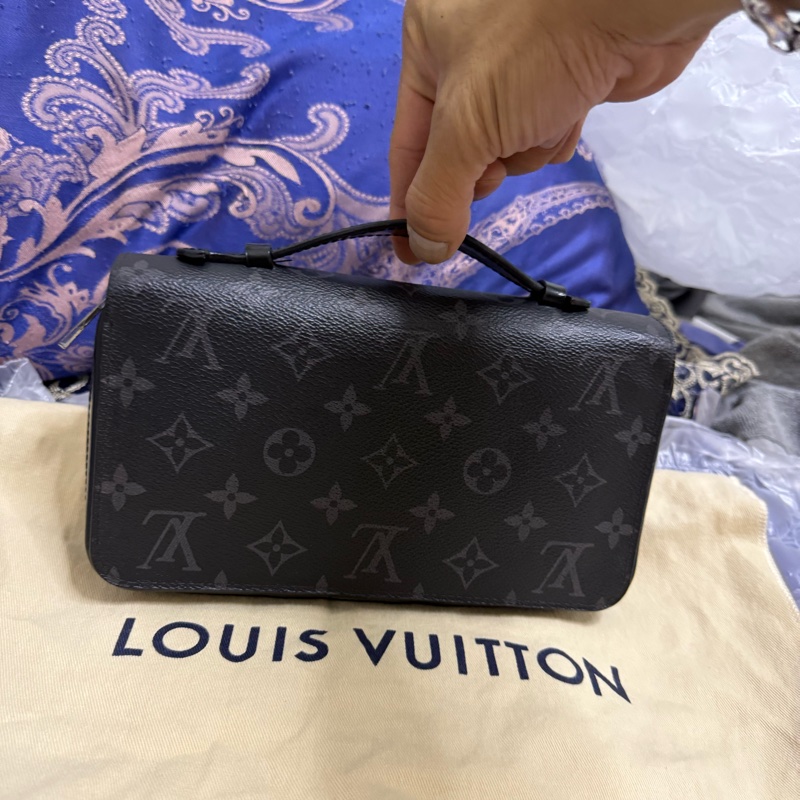 LV男士黑武士 老花 手拿包 郵差包 手機包-3