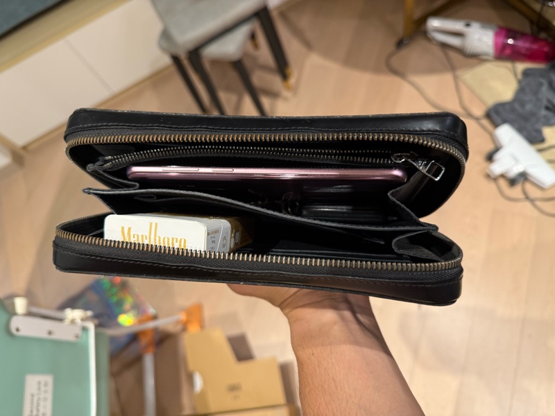 LV男士黑武士 老花 手拿包 郵差包 手機包-5