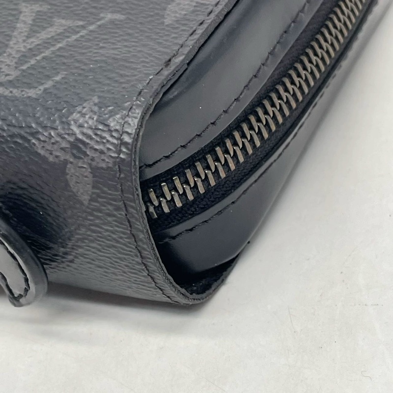 LV男士黑武士 老花 手拿包 郵差包 手機包-16