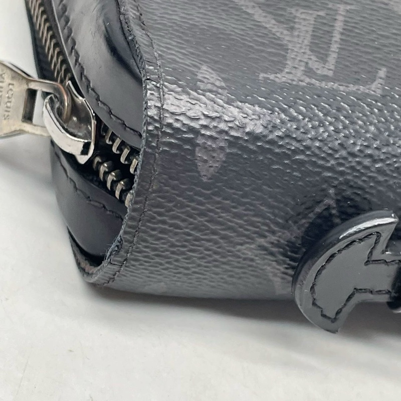 LV男士黑武士 老花 手拿包 郵差包 手機包-17