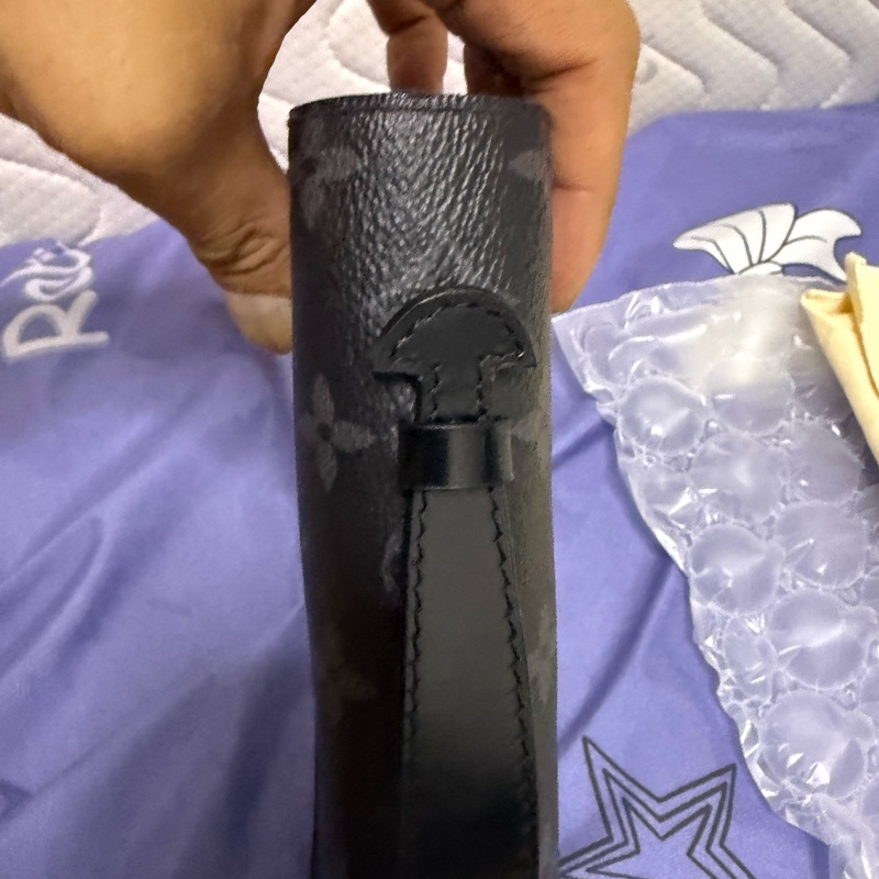 LV男士黑武士 老花 手拿包 郵差包 手機包-23