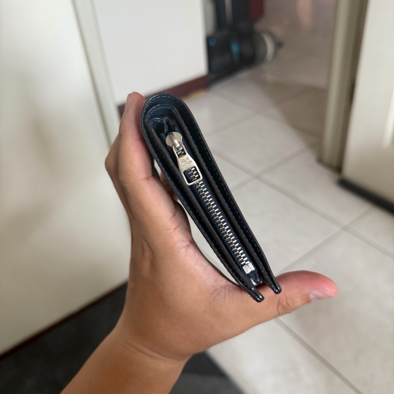 Lv 素面牛皮短夾(有零錢袋)-2