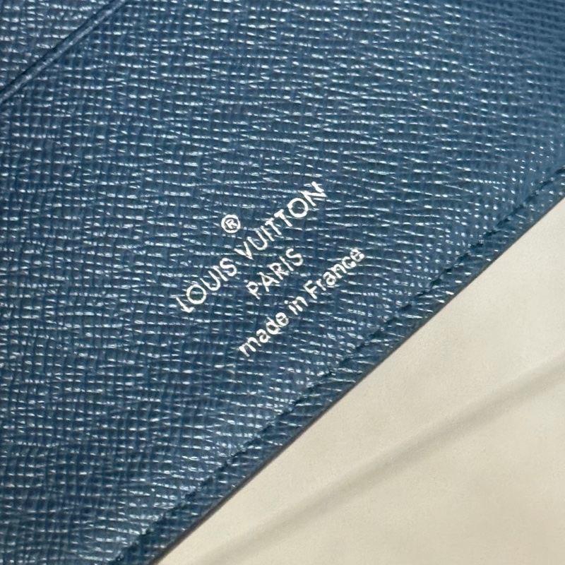 Lv 素面牛皮短夾(有零錢袋)-9