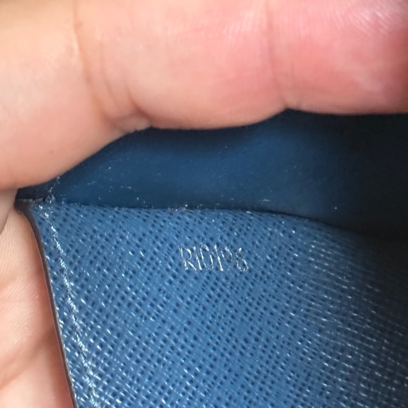 Lv 素面牛皮短夾(有零錢袋)-10