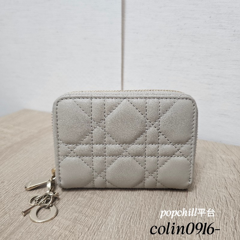 [實品超好看沙色❣️] Dior沙色羊皮金釦LadyDior拉鏈零錢卡包-0