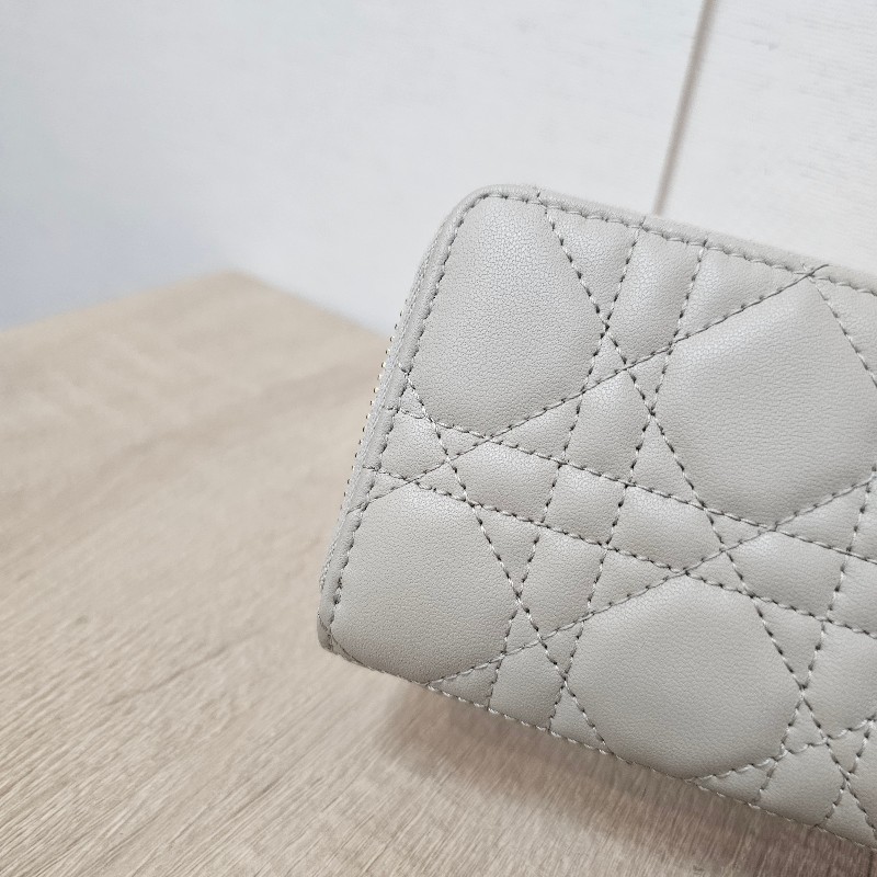 [實品超好看沙色❣️] Dior沙色羊皮金釦LadyDior拉鏈零錢卡包-2