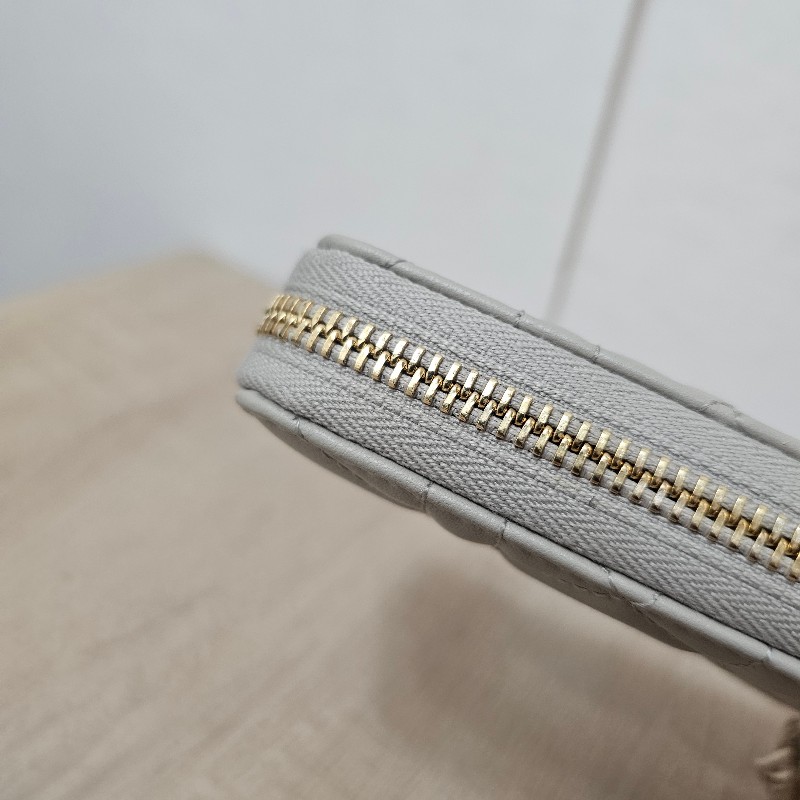 [實品超好看沙色❣️] Dior沙色羊皮金釦LadyDior拉鏈零錢卡包-3