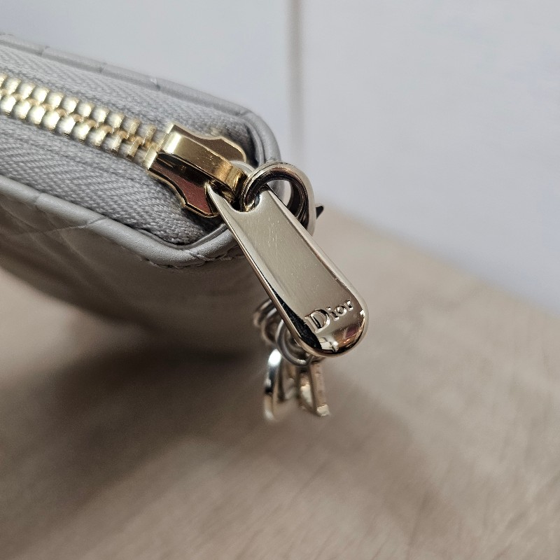 [實品超好看沙色❣️] Dior沙色羊皮金釦LadyDior拉鏈零錢卡包-6