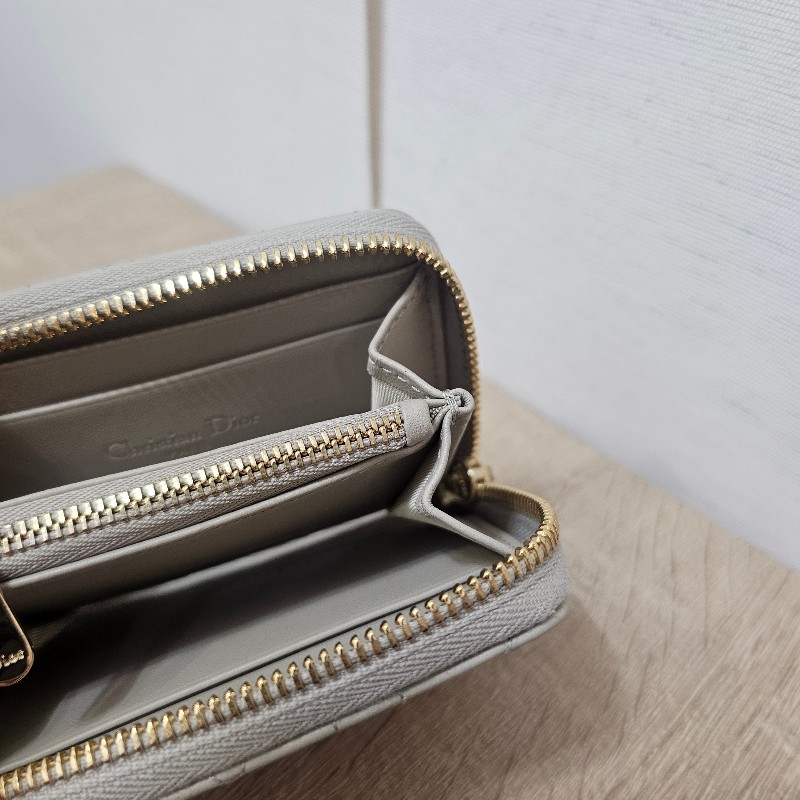 [實品超好看沙色❣️] Dior沙色羊皮金釦LadyDior拉鏈零錢卡包-8