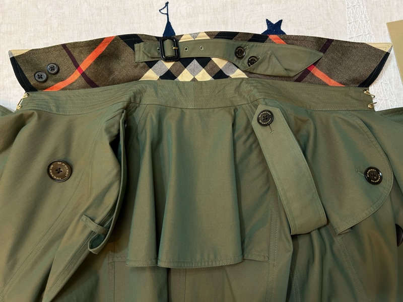 BURBERRY英國軍綠風衣斗篷UK8-11