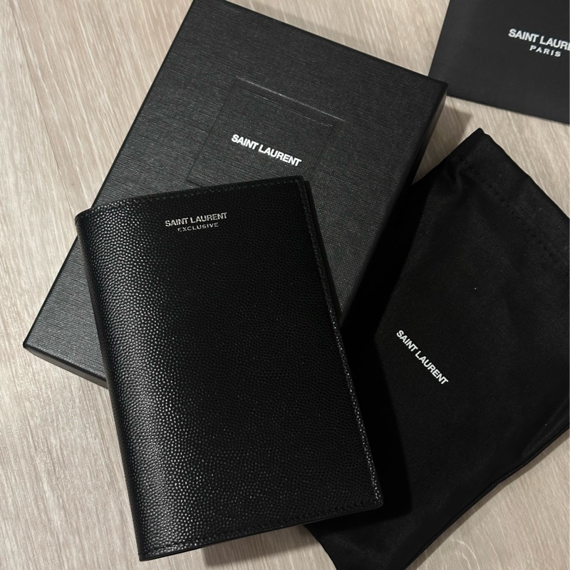 SAINT LAURENT YSL全皮黑色燙字Logo 護照套-0
