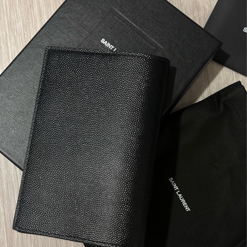 SAINT LAURENT YSL全皮黑色燙字Logo 護照套-2