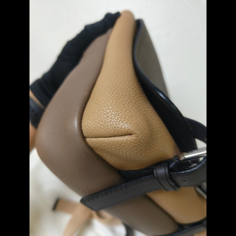 🔥年終狂降🔥【限時降價只到12/31（原31,800）】【8成新】㊣✨ LOEWE ✨(附防塵袋)羅威 拼色 雙釦 小牛皮 皮革 郵差包 側背包 斜背包/男女可用/二手包/保證正品🌳二手樹屋🌳-8