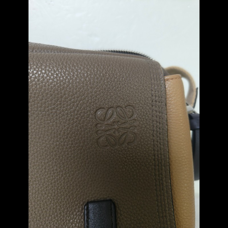 🔥年終狂降🔥【限時降價只到12/31（原31,800）】【8成新】㊣✨ LOEWE ✨(附防塵袋)羅威 拼色 雙釦 小牛皮 皮革 郵差包 側背包 斜背包/男女可用/二手包/保證正品🌳二手樹屋🌳-15