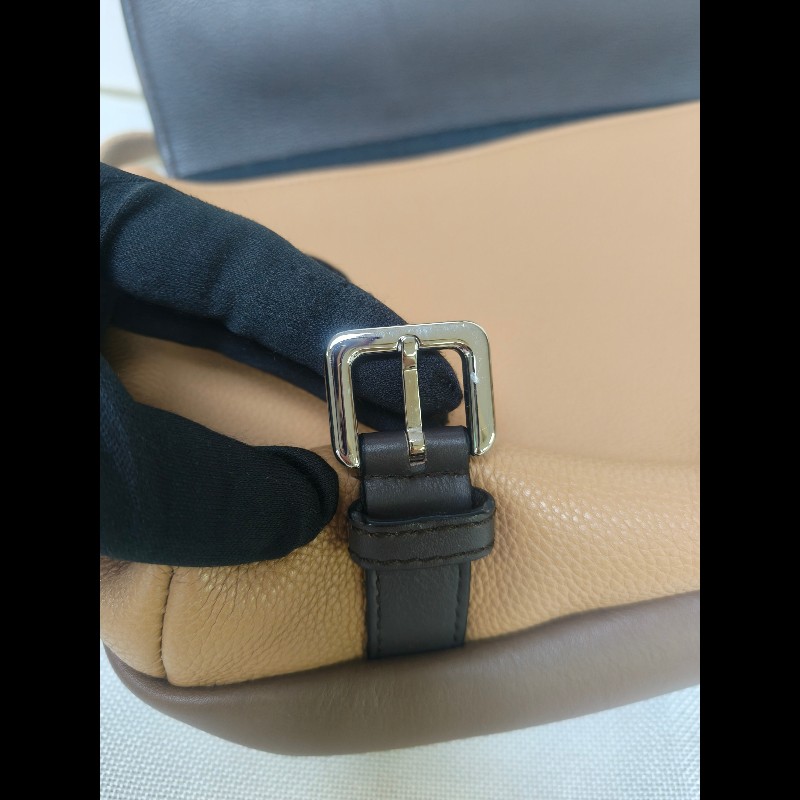 🔥年終狂降🔥【限時降價只到12/31（原31,800）】【8成新】㊣✨ LOEWE ✨(附防塵袋)羅威 拼色 雙釦 小牛皮 皮革 郵差包 側背包 斜背包/男女可用/二手包/保證正品🌳二手樹屋🌳-18