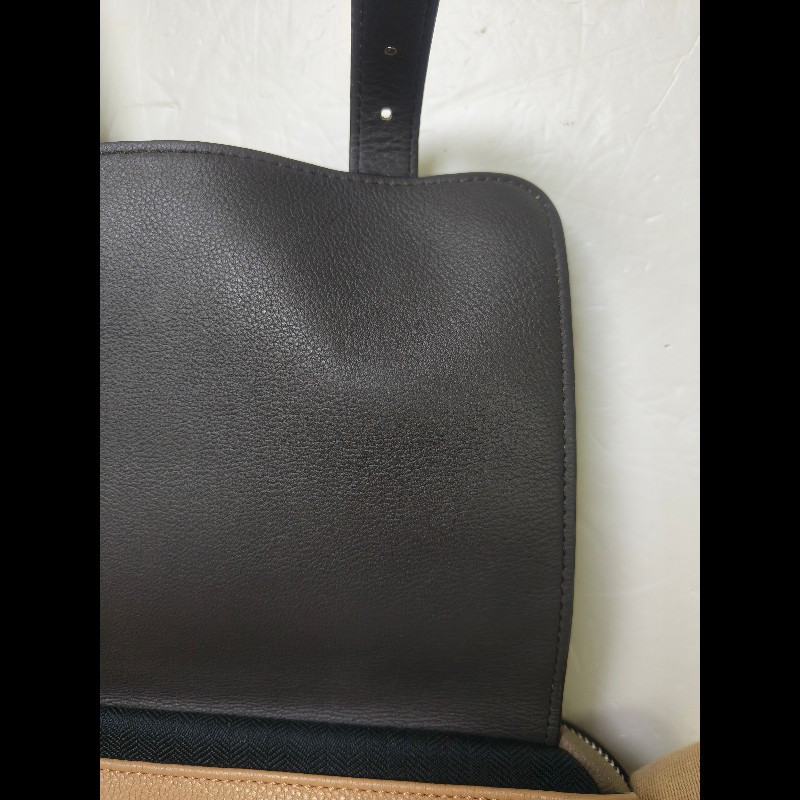 🔥年終狂降🔥【限時降價只到12/31（原31,800）】【8成新】㊣✨ LOEWE ✨(附防塵袋)羅威 拼色 雙釦 小牛皮 皮革 郵差包 側背包 斜背包/男女可用/二手包/保證正品🌳二手樹屋🌳-23