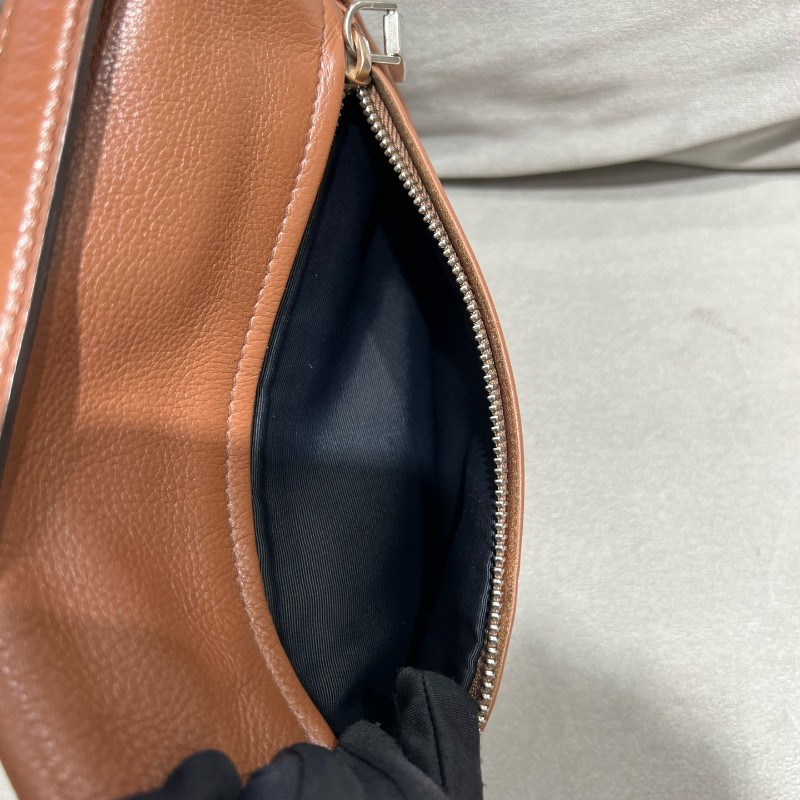 Loewe mini gate 馬鞍 焦糖色復古 斜背包-17