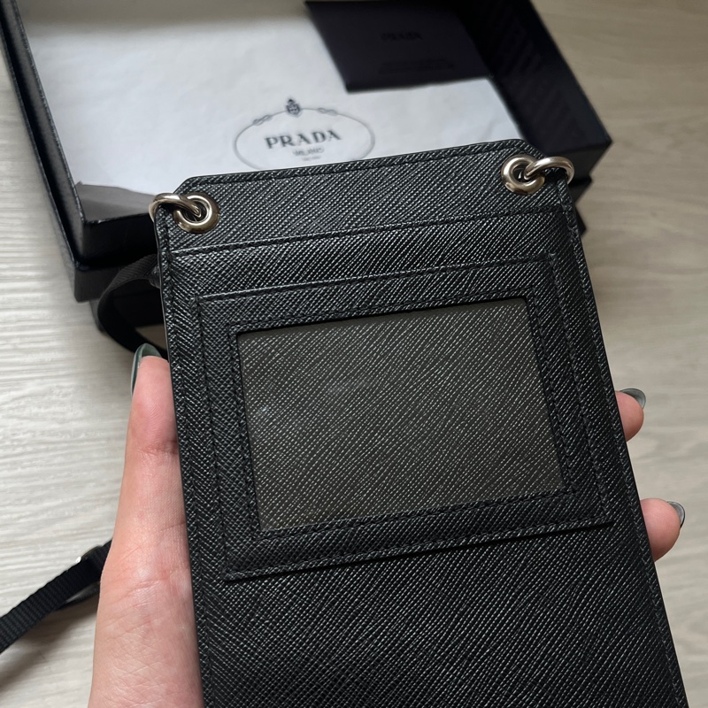 Prada十字牛皮手機包-4