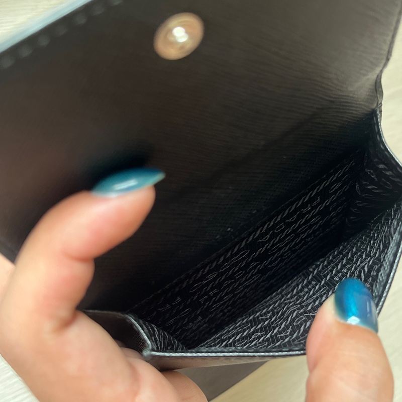 Prada十字牛皮手機包-9