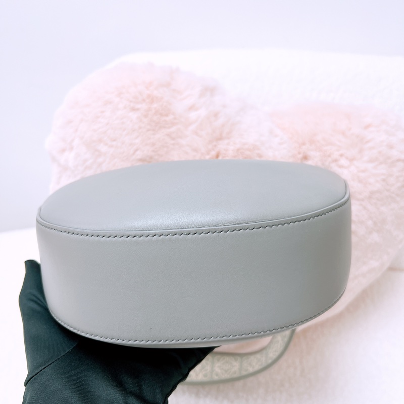 Loewe luna 灰色小號腋下包-2