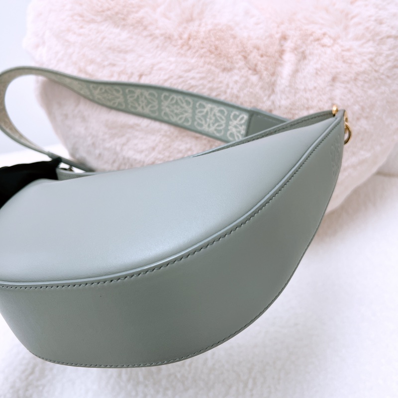 Loewe luna 灰色小號腋下包-7