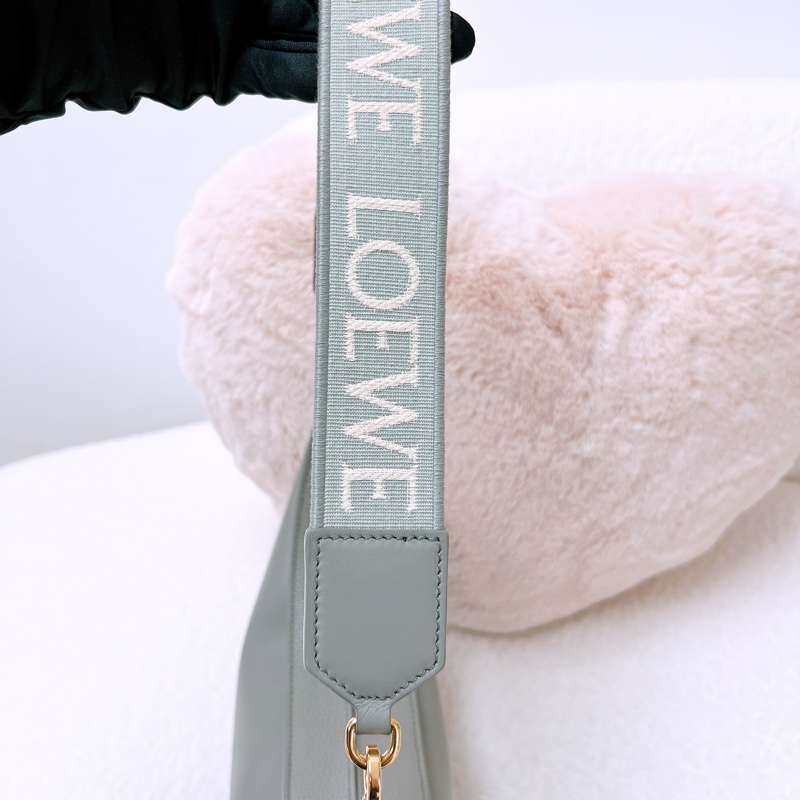 Loewe luna 灰色小號腋下包-10