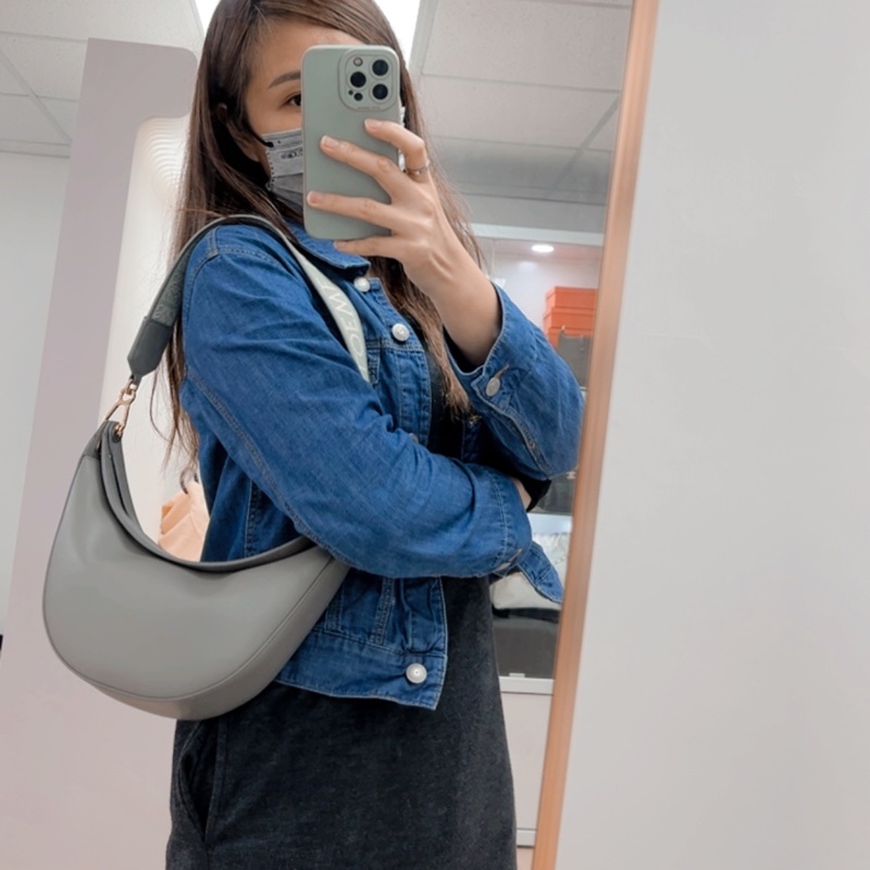 Loewe luna 灰色小號腋下包-15