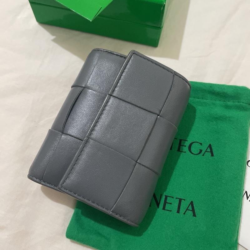 BOTTEGA VENETA 三折短夾 大象灰-0