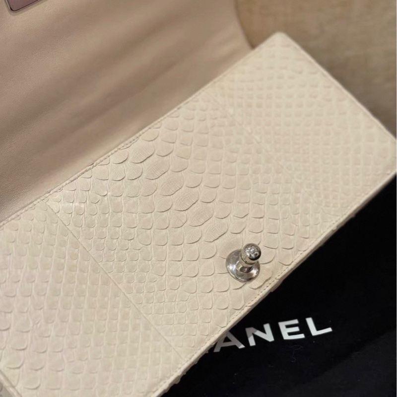 Chanel 香奈兒 14P 蛇皮手拿包  銀扣 19開 99新 尺寸 26*12*4 配件 防塵袋 身份卡-7