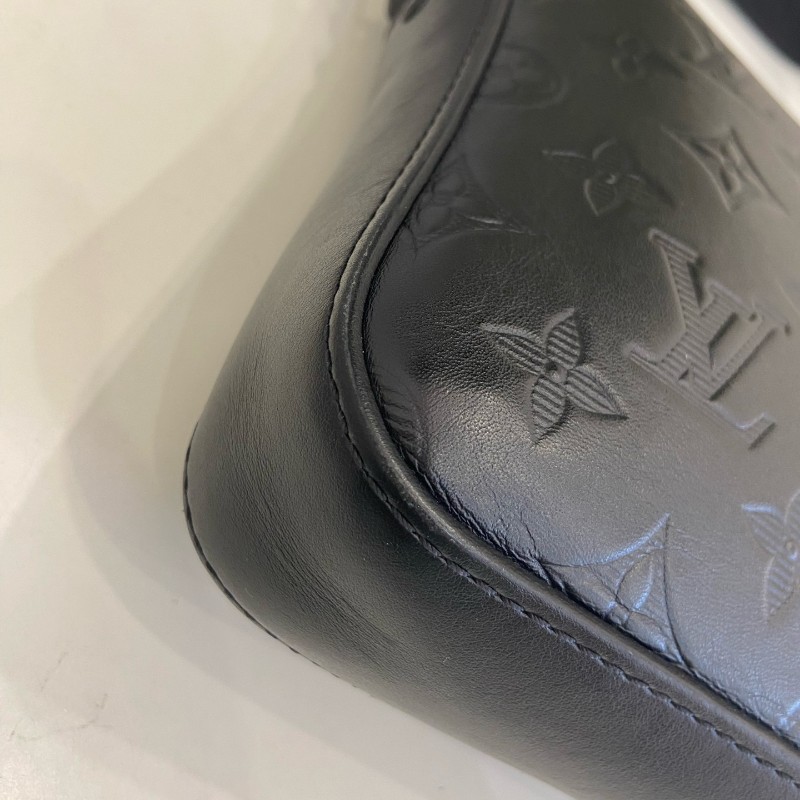 LV全皮黑色壓紋男士二合一郵差包斜背包-8