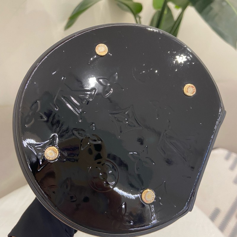 LV 發財桶 漆皮黑色手提包斜背包-4