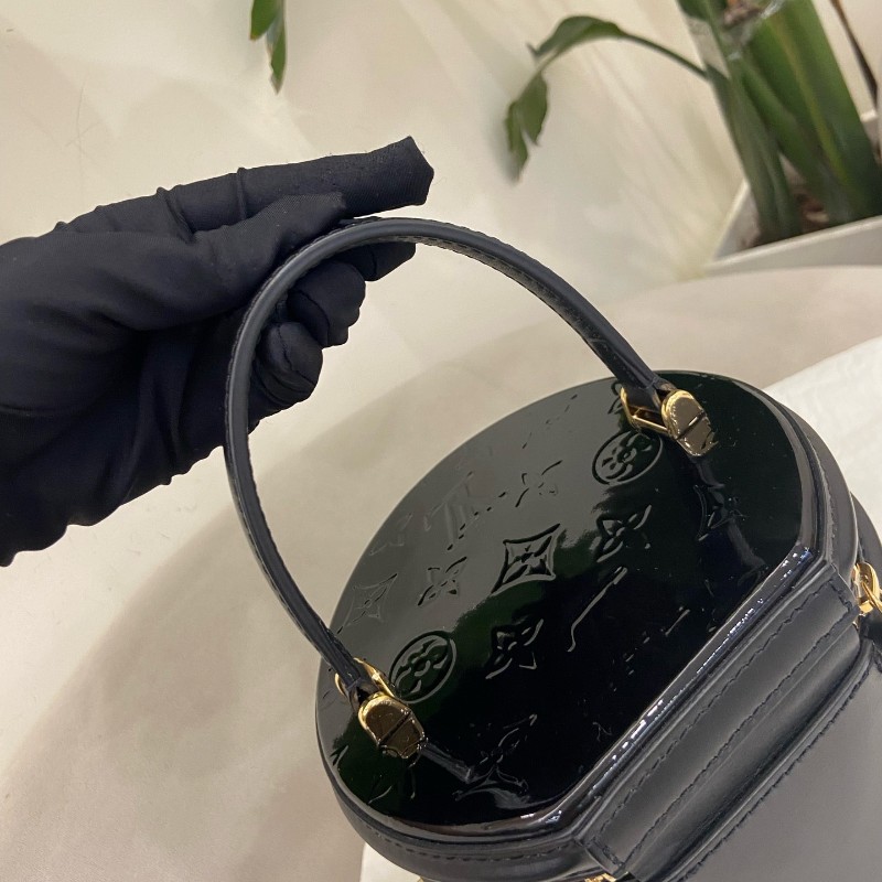 LV 發財桶 漆皮黑色手提包斜背包-11