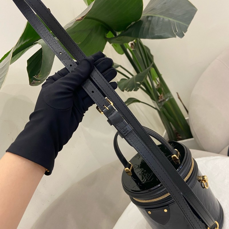 LV 發財桶 漆皮黑色手提包斜背包-16