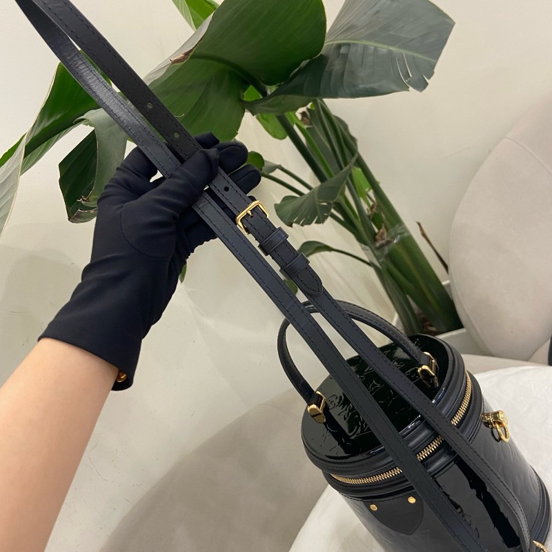 LV 發財桶 漆皮黑色手提包斜背包-17