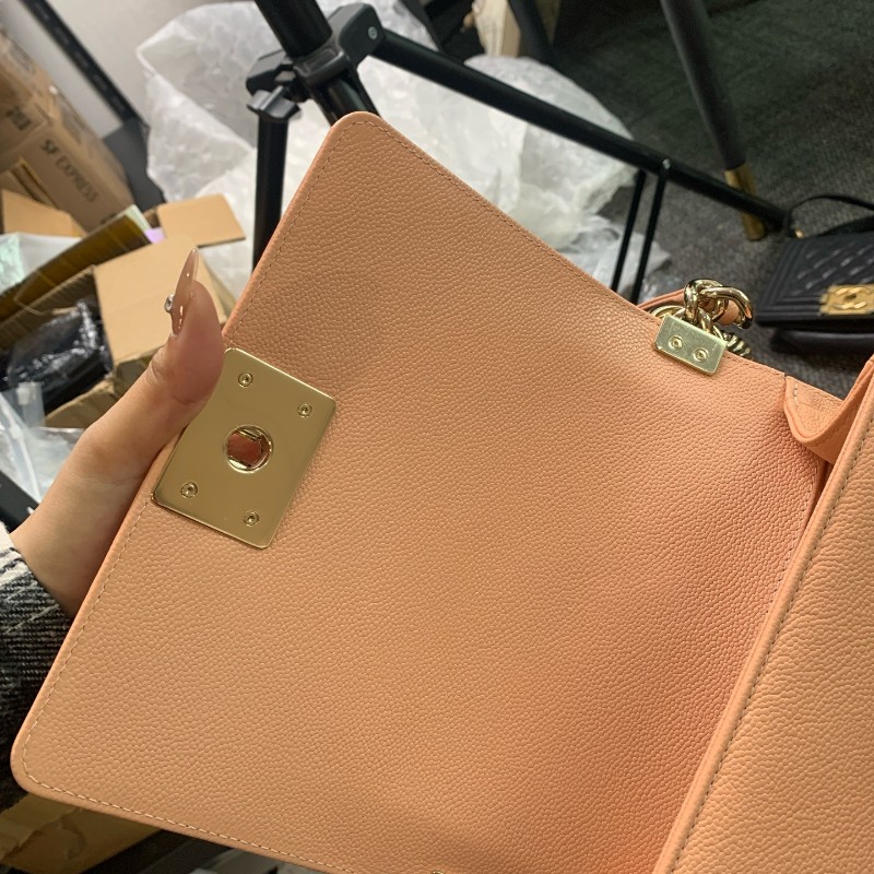 CHANEL LeBoy小號 淡橘色荔枝紋牛皮 肩背包斜背包 晶片款-18