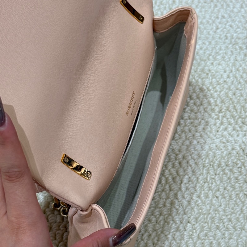 【近新閒置品】Burberry LOLA小號小羊皮蜜桃粉鏈條包肩背包斜跨包-6