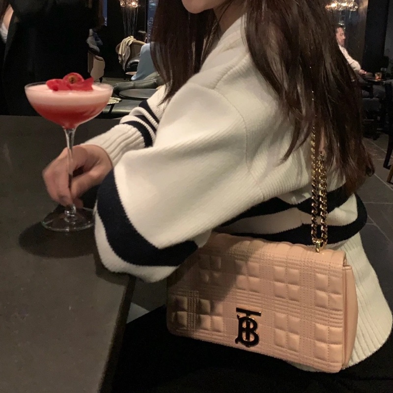 【近新閒置品】Burberry LOLA小號小羊皮蜜桃粉鏈條包肩背包斜跨包-8