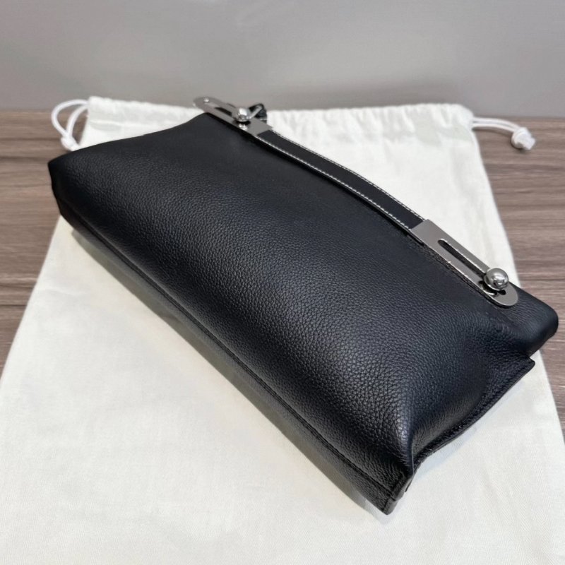 LOEWE黑色銀扣Missy手提肩背斜背包28*15*5 98新配件塵袋-1