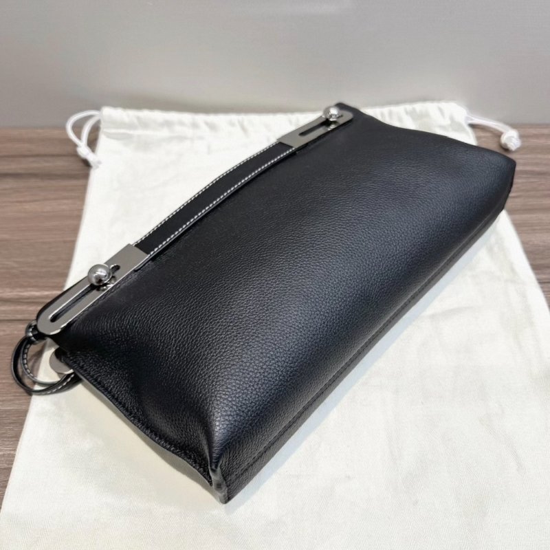LOEWE黑色銀扣Missy手提肩背斜背包28*15*5 98新配件塵袋-2