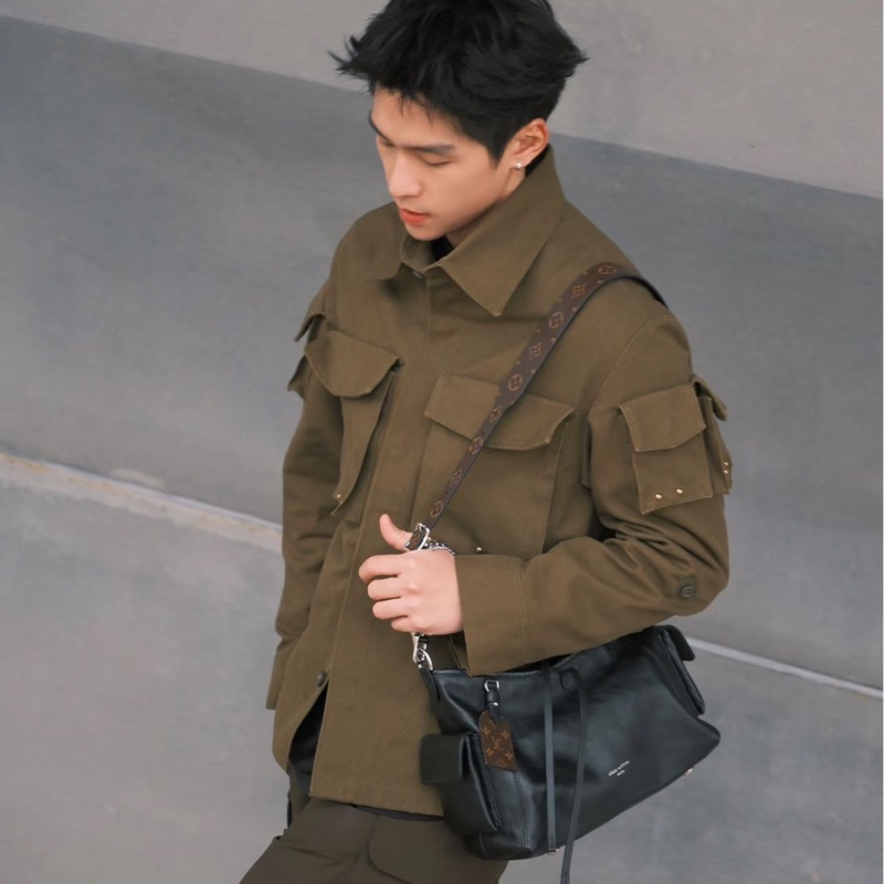 🈶台北101購證 #全新全配 Lv carryall cargo pm黑武士斜挎包 芯片款-17