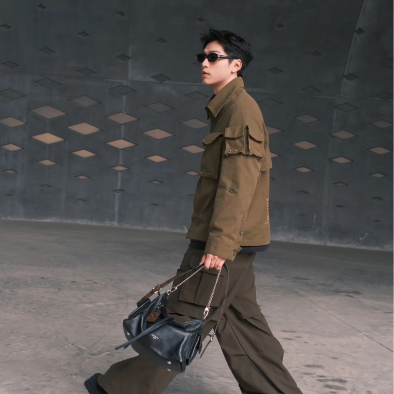 🈶台北101購證 #全新全配 Lv carryall cargo pm黑武士斜挎包 芯片款-19