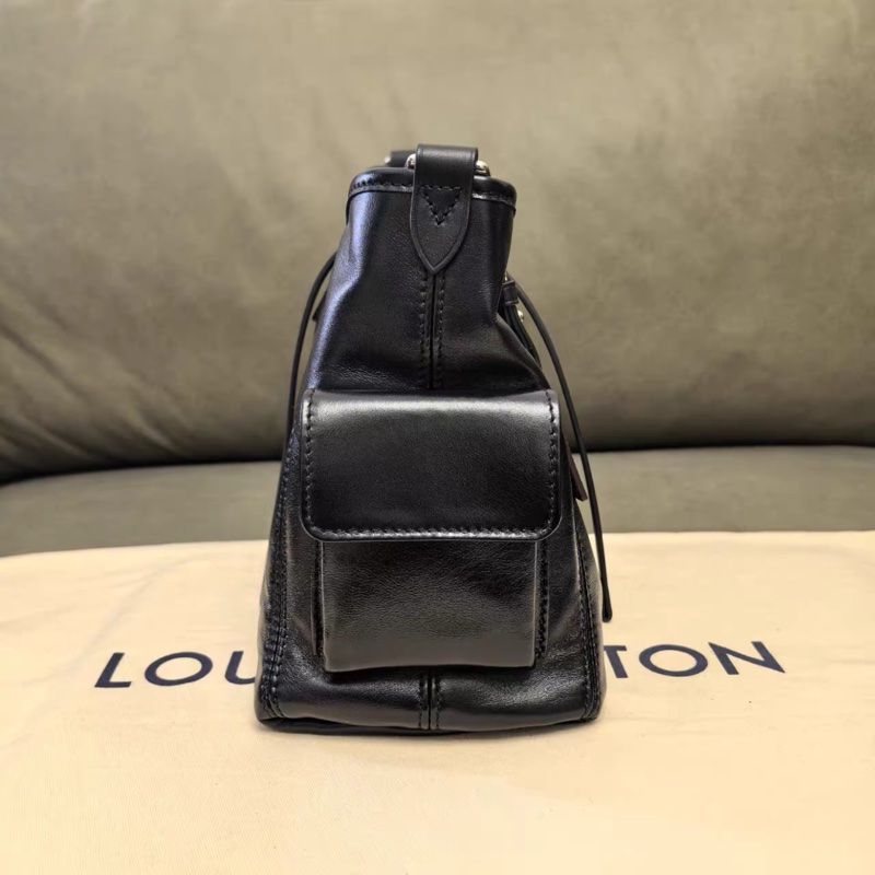 🈶台北101購證 #全新全配 Lv carryall cargo pm黑武士斜挎包 芯片款-23