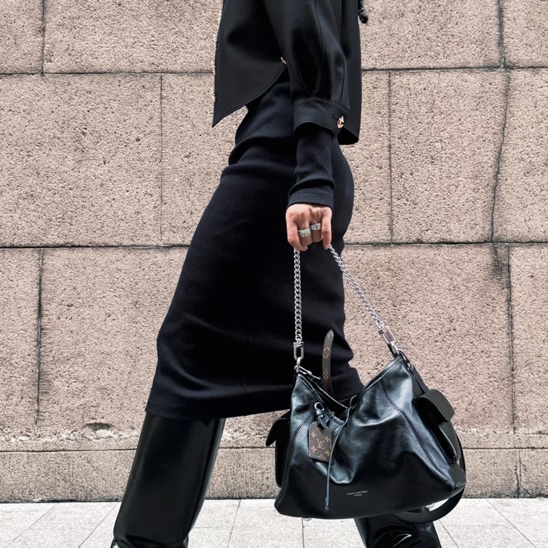 Lv carryall 黑武士中號 芯片款 #全新全配🈶台北101購證 #男女同款 🉑送禮-14