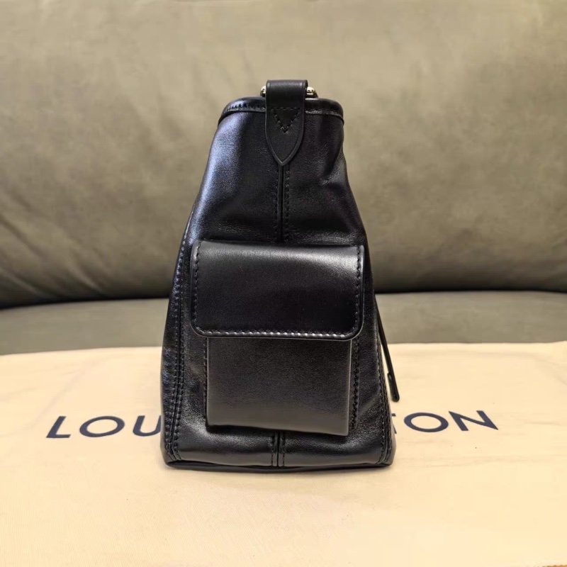 Lv carryall 黑武士中號 芯片款 #全新全配🈶台北101購證 #男女同款 🉑送禮-19