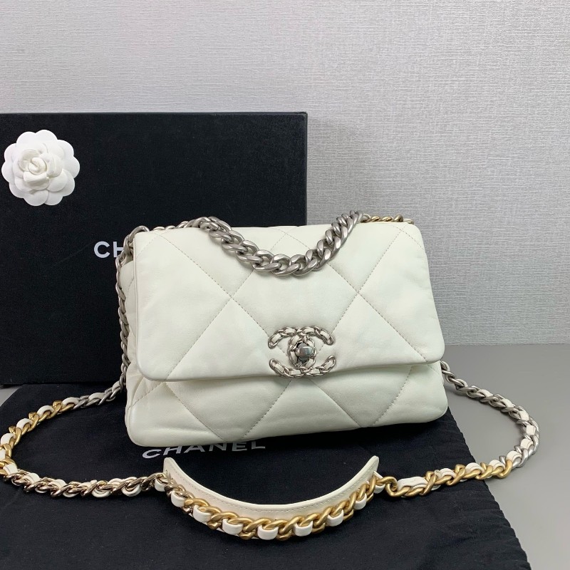 Chanel 19bag 白色羊皮口蓋包 晶片款-1